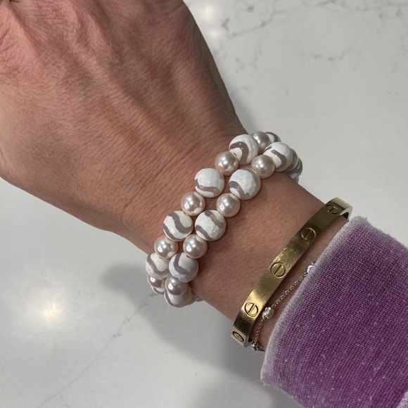 Snowballs Bracelet - White striped Agate with Pearls in 7” - Picture 6 of 6